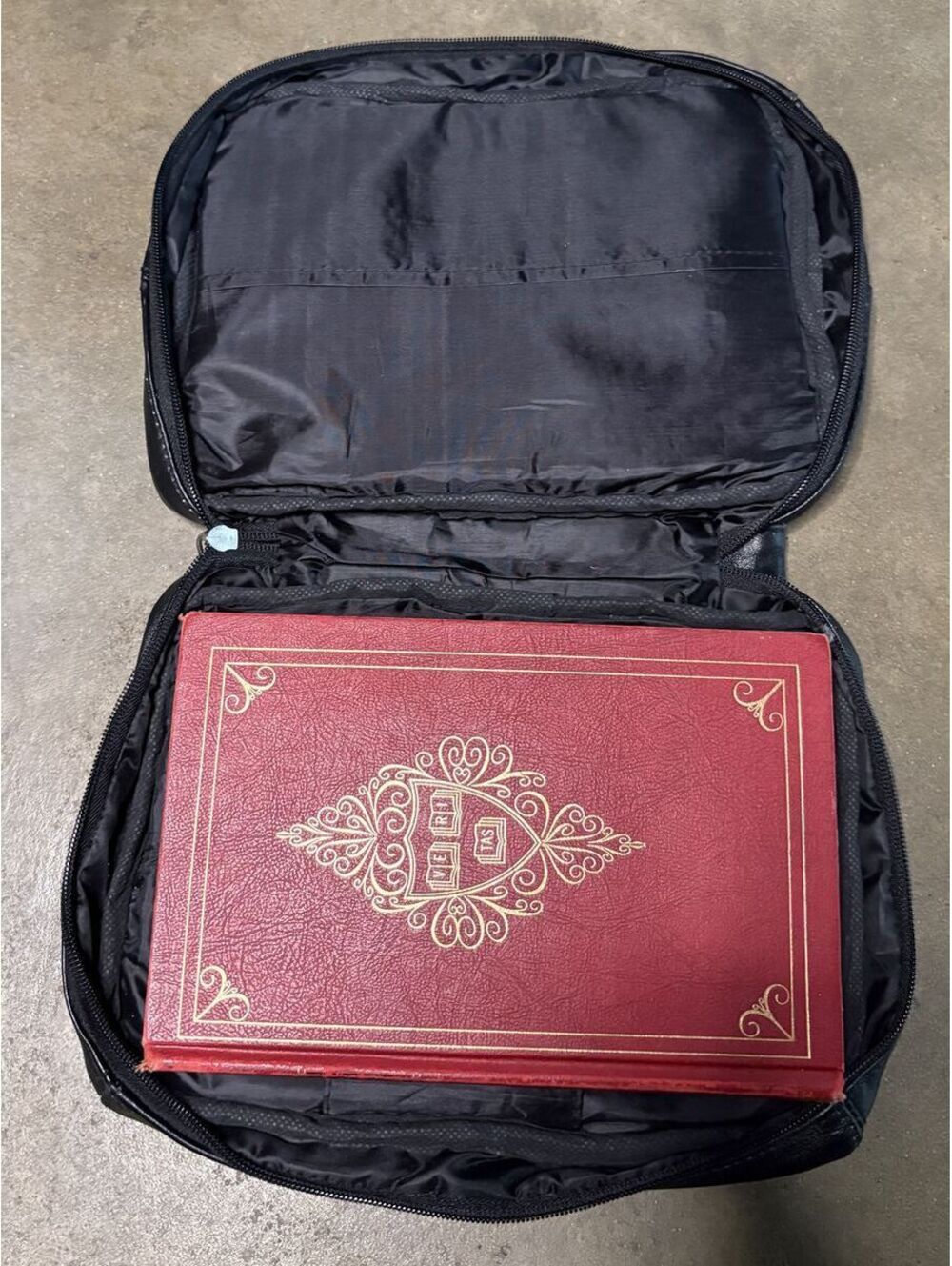 Leather Bible Carrying Case w Cross Zippers and Handle